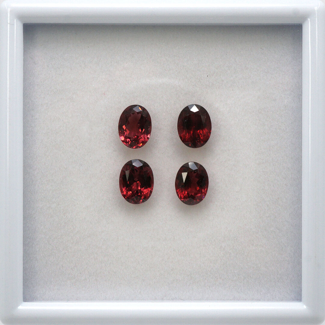 Granat - Malaya, Owalny, 8.5x6.5 mm
