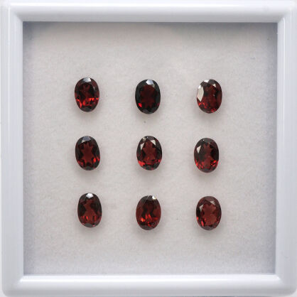 Granat, Owalny, 7x5 mm